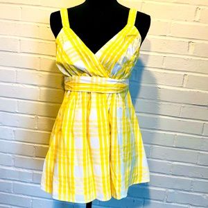 NWT Motherhood Maternity Yellow and White Gingham Sweetheart Top - Size Small